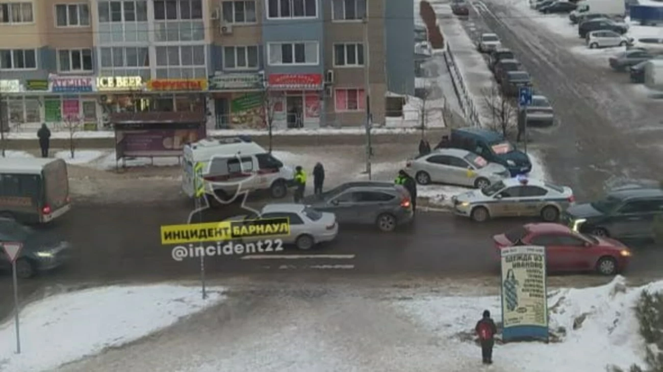 Ребенка сбили на Сергея Ускова в Барнауле