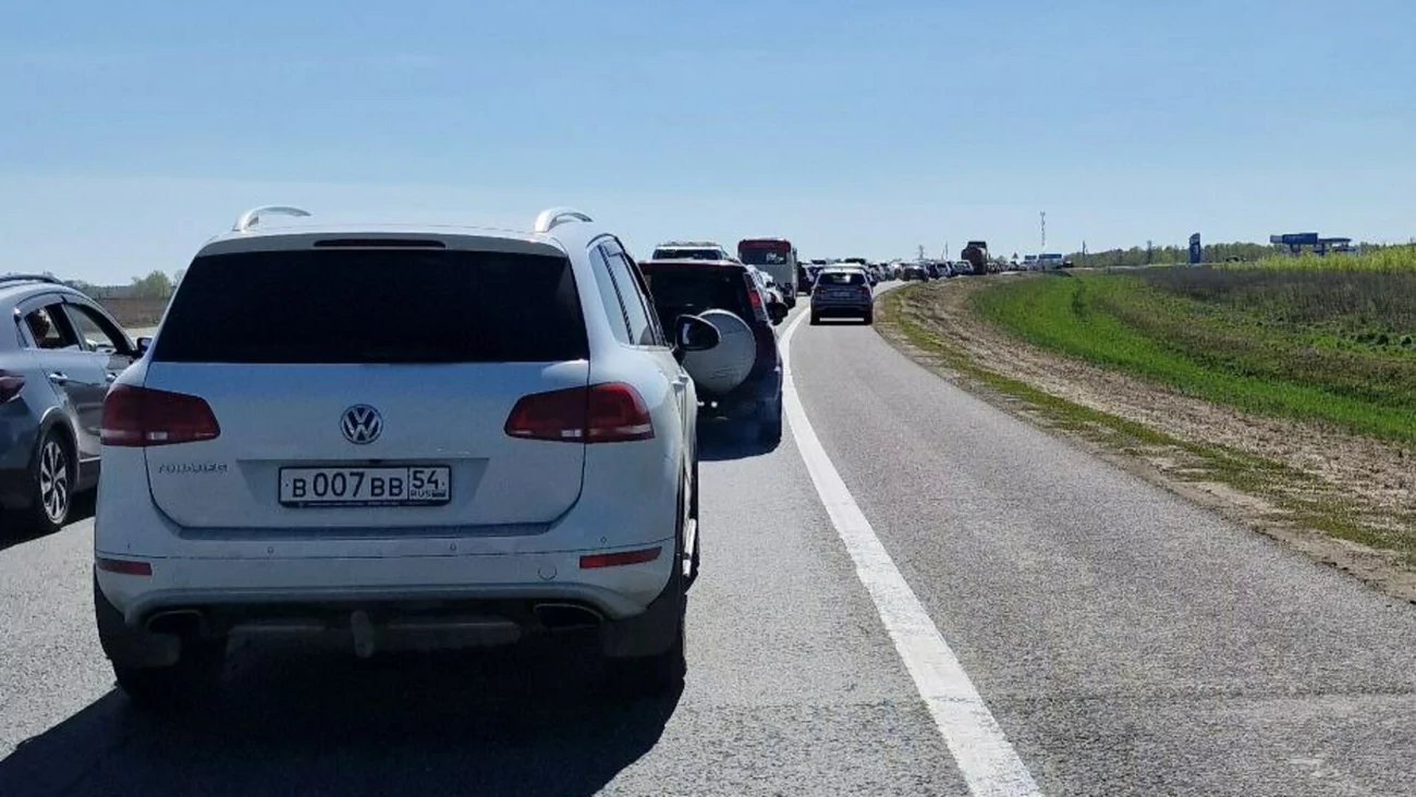 В Горный не торопимся. Гигантская пробка собралась на Чуйском тракте под  Барнаулом