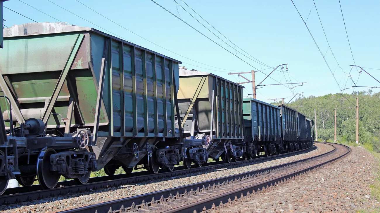 Грузовой поезд сошел с рельсов в Красноярском крае