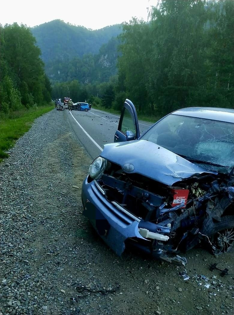 Женщина погибла в жесткой аварии на Алтае