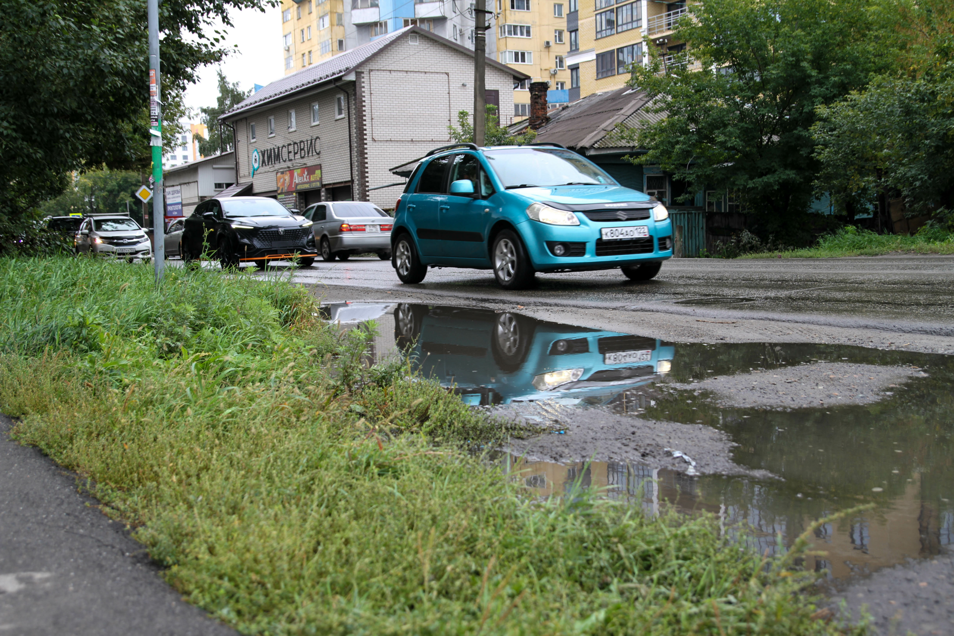 Глубокие лужи. Прорыв трубы в Сестрорецке. Кировск вода. Нет воды прорывы.