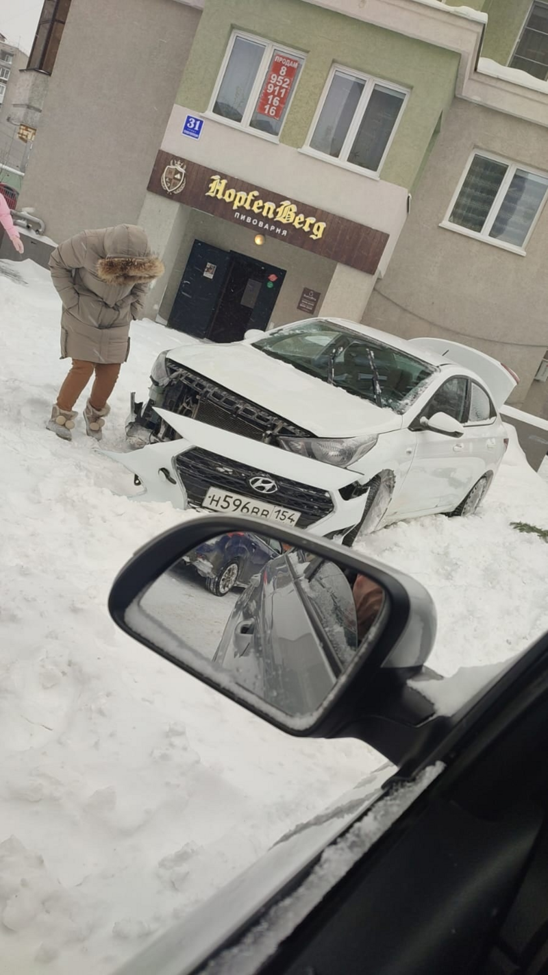 Новосибирск завалило снегом