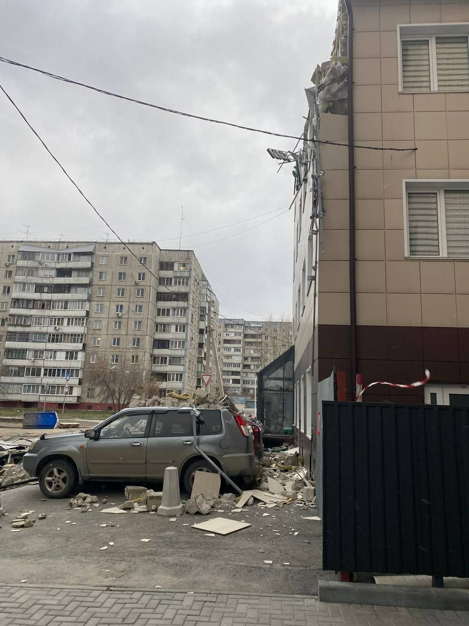 Разрушенные дома и закрытые трассы. Фото последствий жуткого урагана в Алтайском  крае