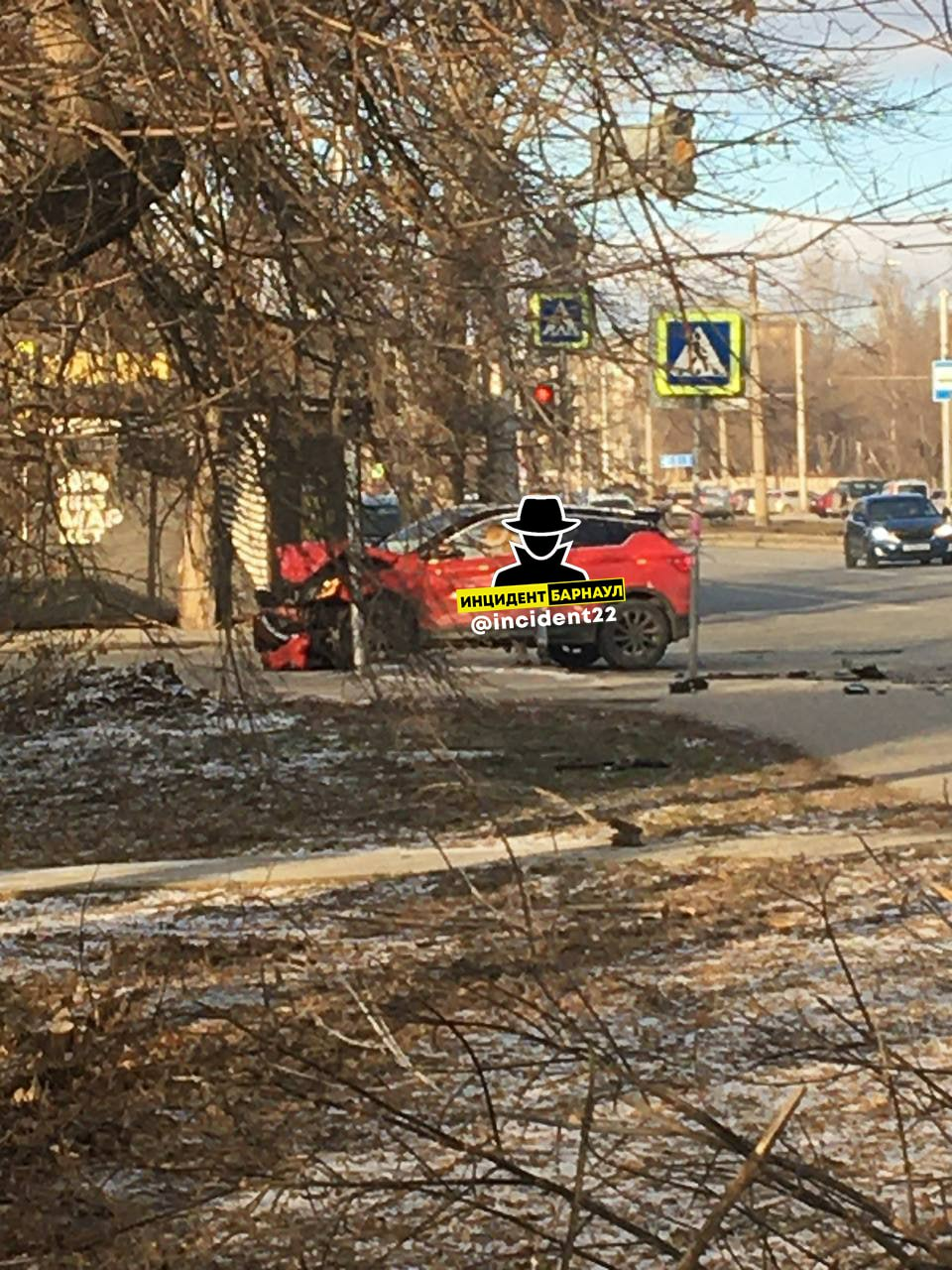 Иномарка и отечественный автомобиль столкнулись в Барнауле