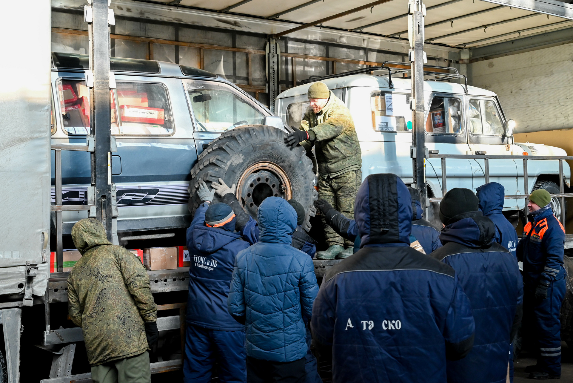 Алтайский депутат и волонтеры отправили гуманитарный груз алейским бойцам  на СВО