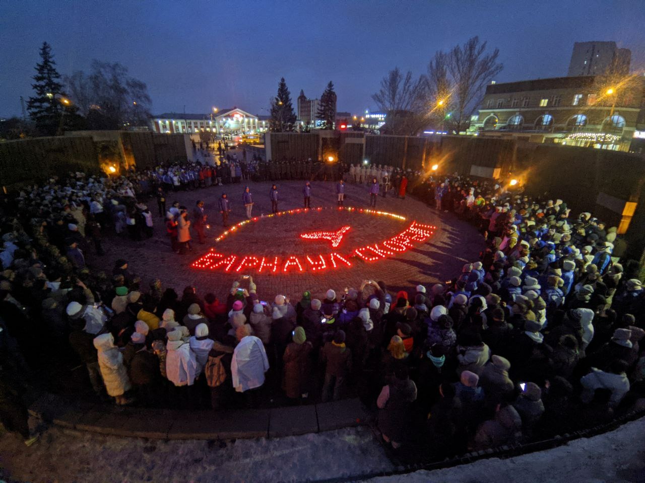 Барнаул скорбит. Сотни горожан на 