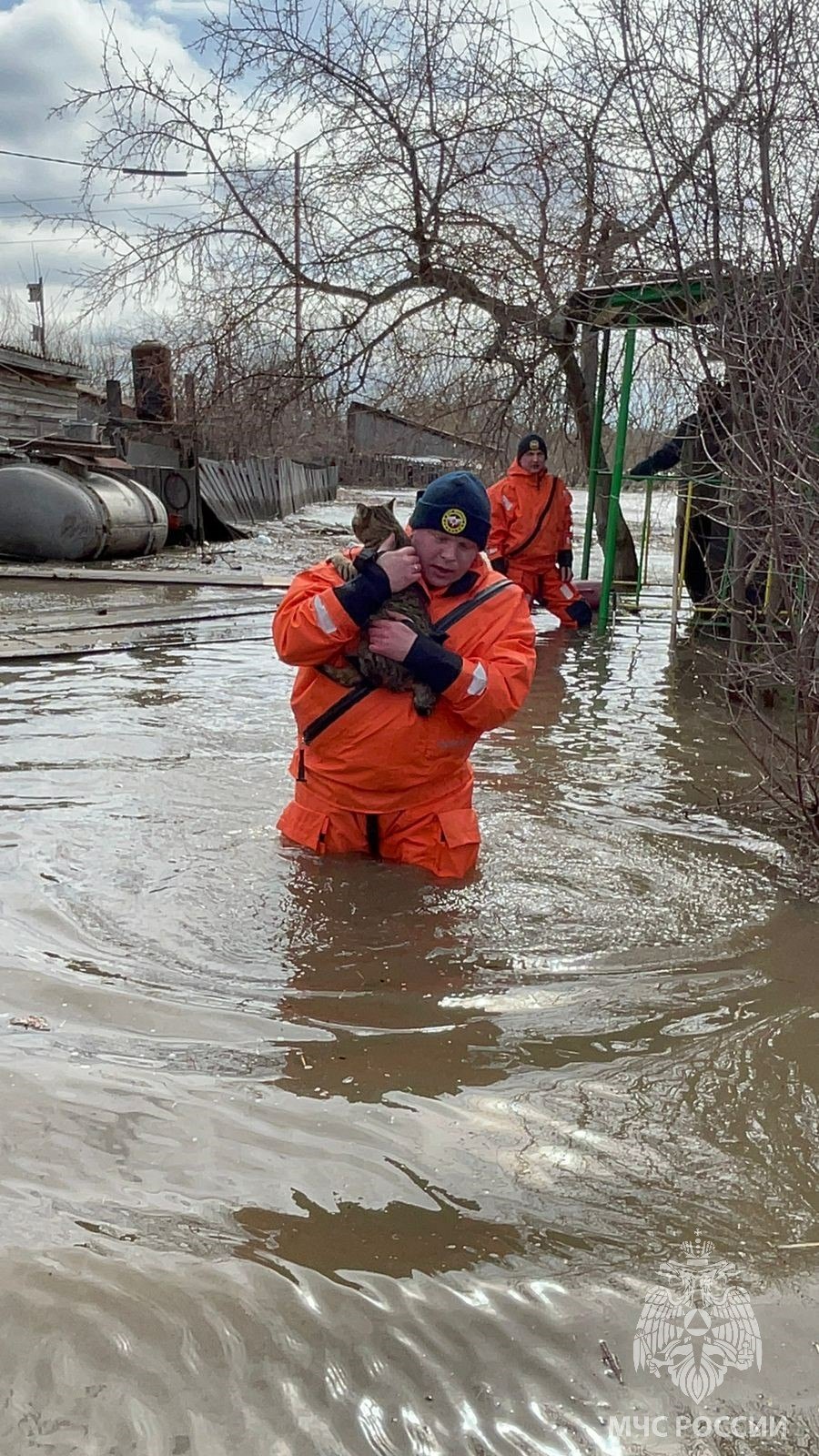 Затопленные дома, размытые дороги. Как Алтайский край тонет в талых водах