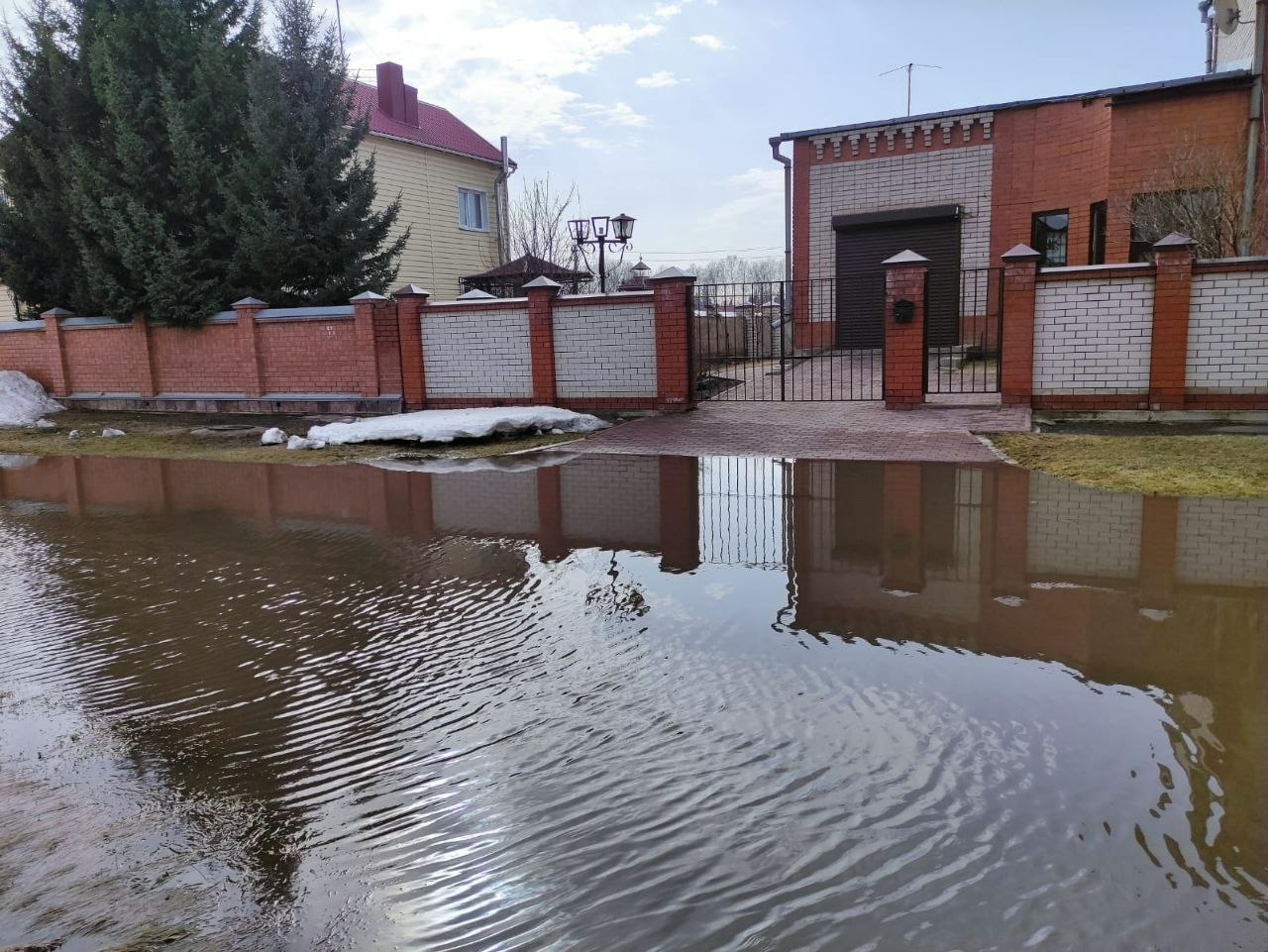 В селе, глава совета которого проплыл в луже, побывали алтайские прокуроры