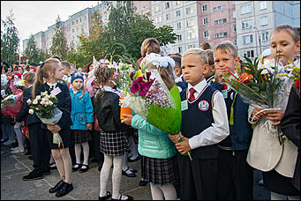 1 сентябрь 2016 г., Барнаул © Амител Вячеслав Мельников   Цветы, банты, улыбки: как проходит День знаний в Барнауле 