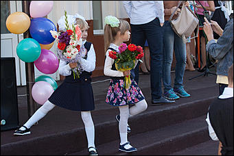 1 сентябрь 2016 г., Барнаул © Амител Вячеслав Мельников   Цветы, банты, улыбки: как проходит День знаний в Барнауле 