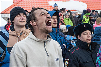 27 февраль 2017 г., Барнаул © Амител Вячеслав Мельников   Главная народная забава на празднике Масленицы 