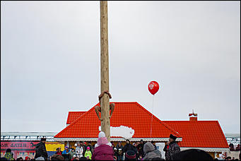 27 февраль 2017 г., Барнаул © Амител Вячеслав Мельников   Главная народная забава на празднике Масленицы 