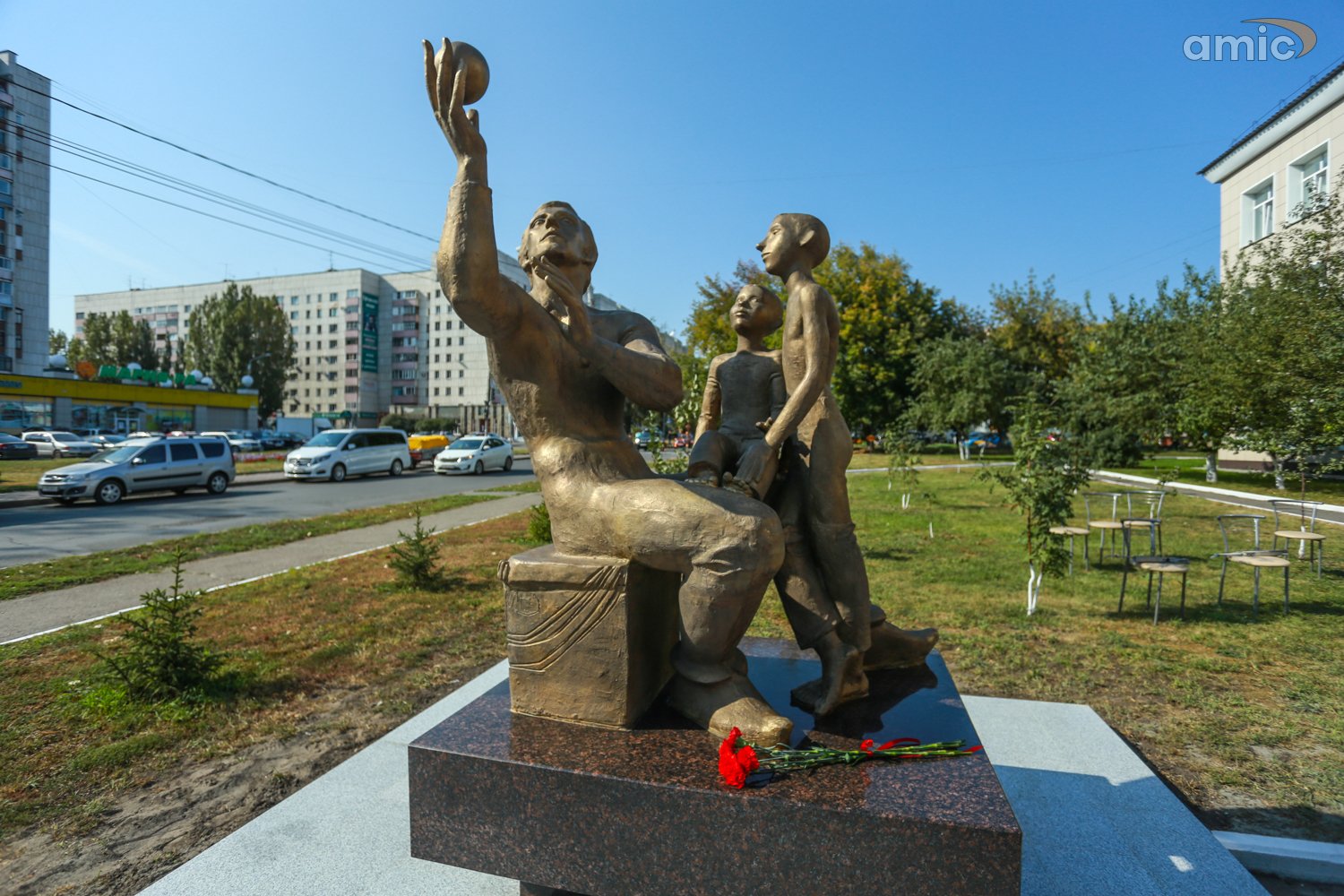 Памятник шашлычнику в Барнауле