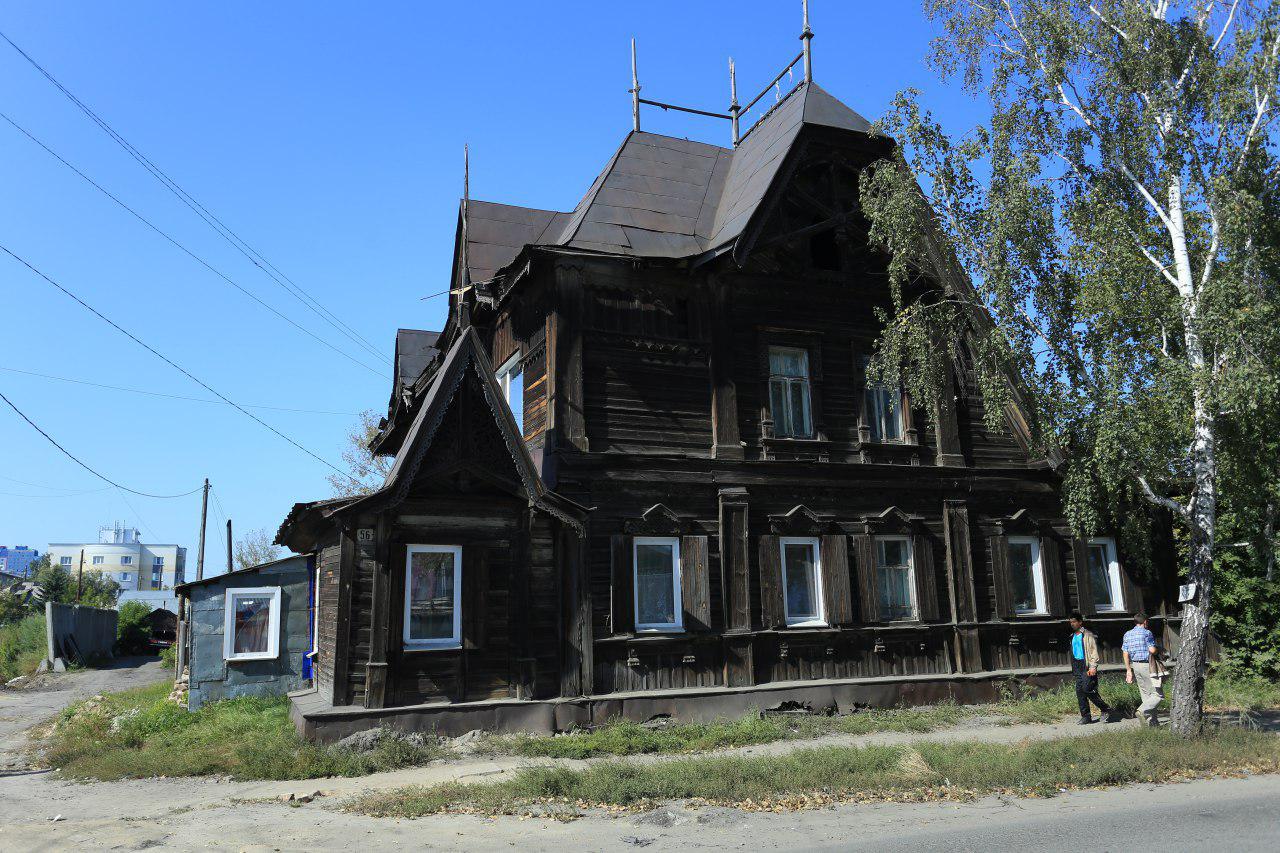 Дом Лесневского. Барнаул деревья. Архитектура Барнаула. Dom дерева Барнаул.