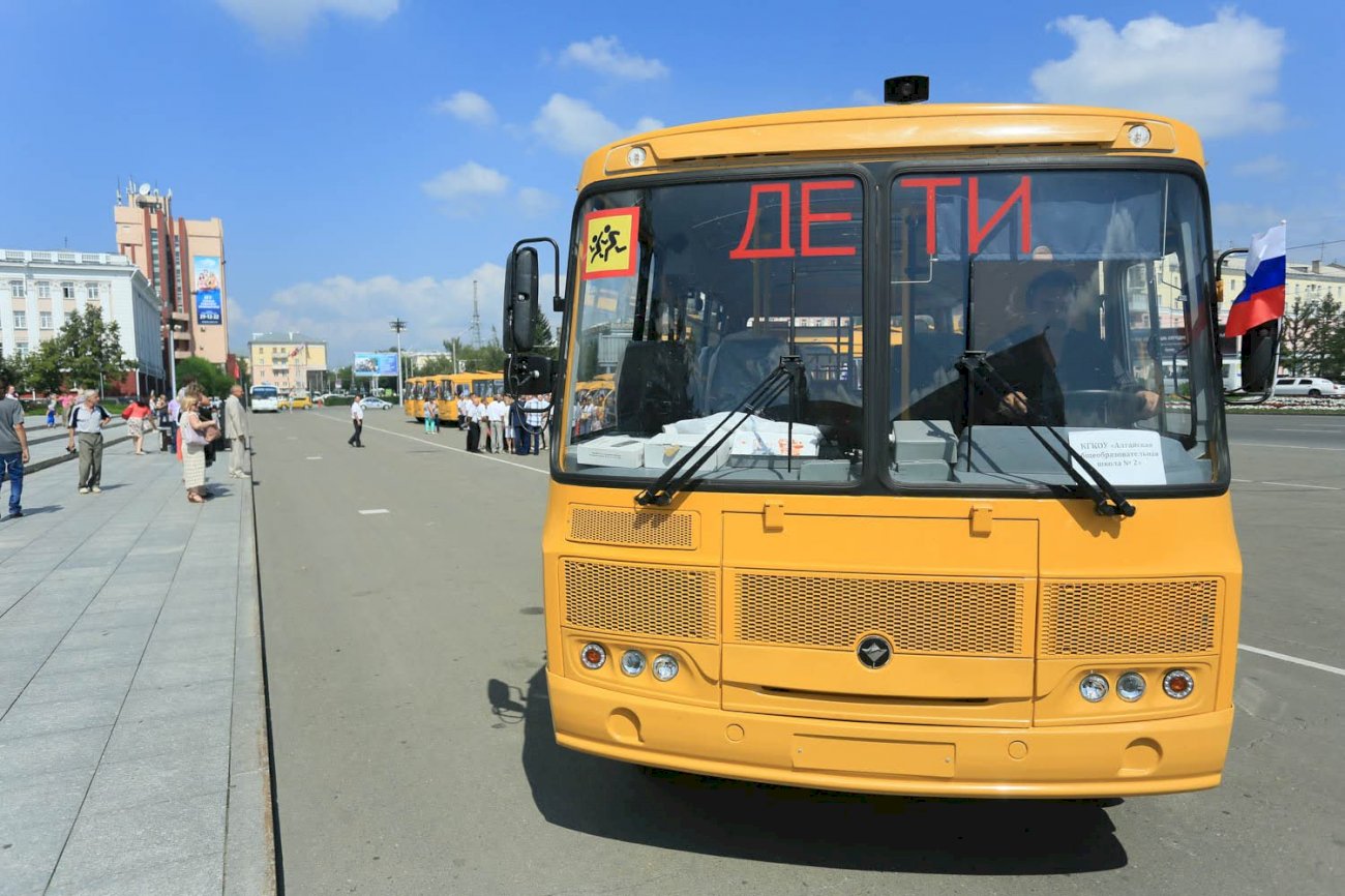 Проверка на проверке. Как организованы перевозки детей в Алтайском крае